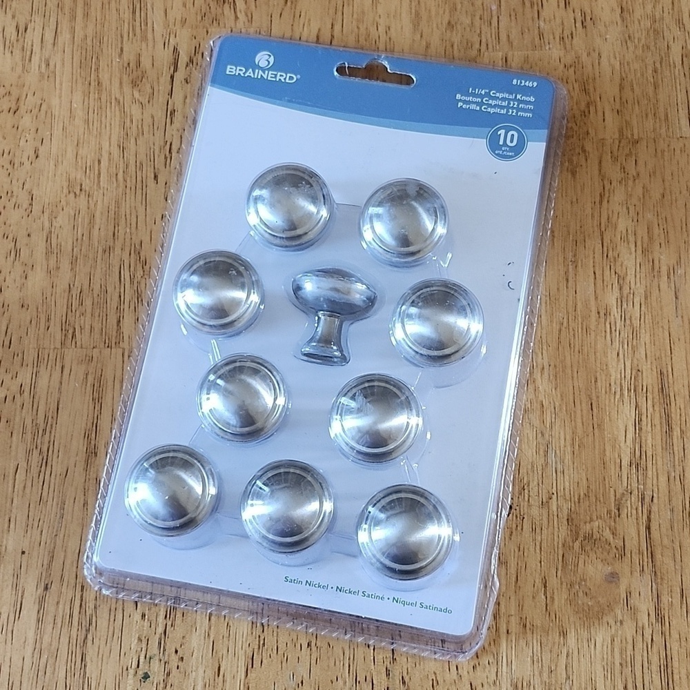 Cabinet Knobs Drawer Pulls Satin Nickle Set of 10 New Brainerd Capital Knob 1.25